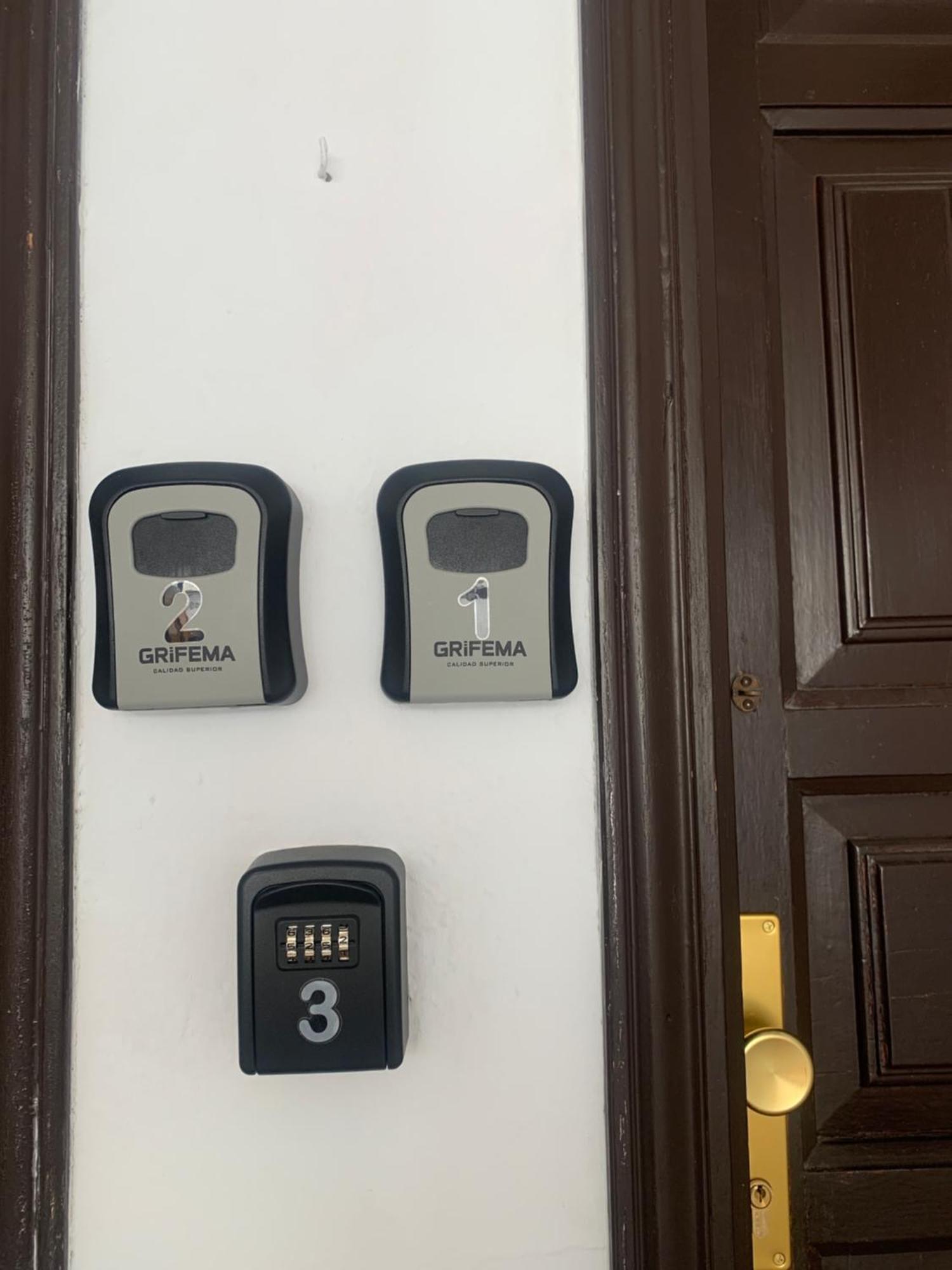 Hébergement de vacances Privadas Cerca De La Playa Y Aeropuerto En Casa Compartida Con Otros Huespedes