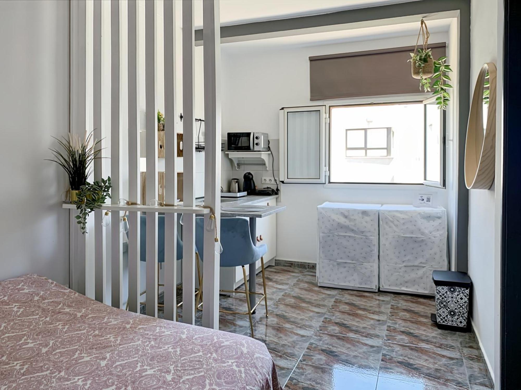 Privadas Cerca De La Playa Y Aeropuerto En Casa Compartida Con Otros Huespedes Holiday home